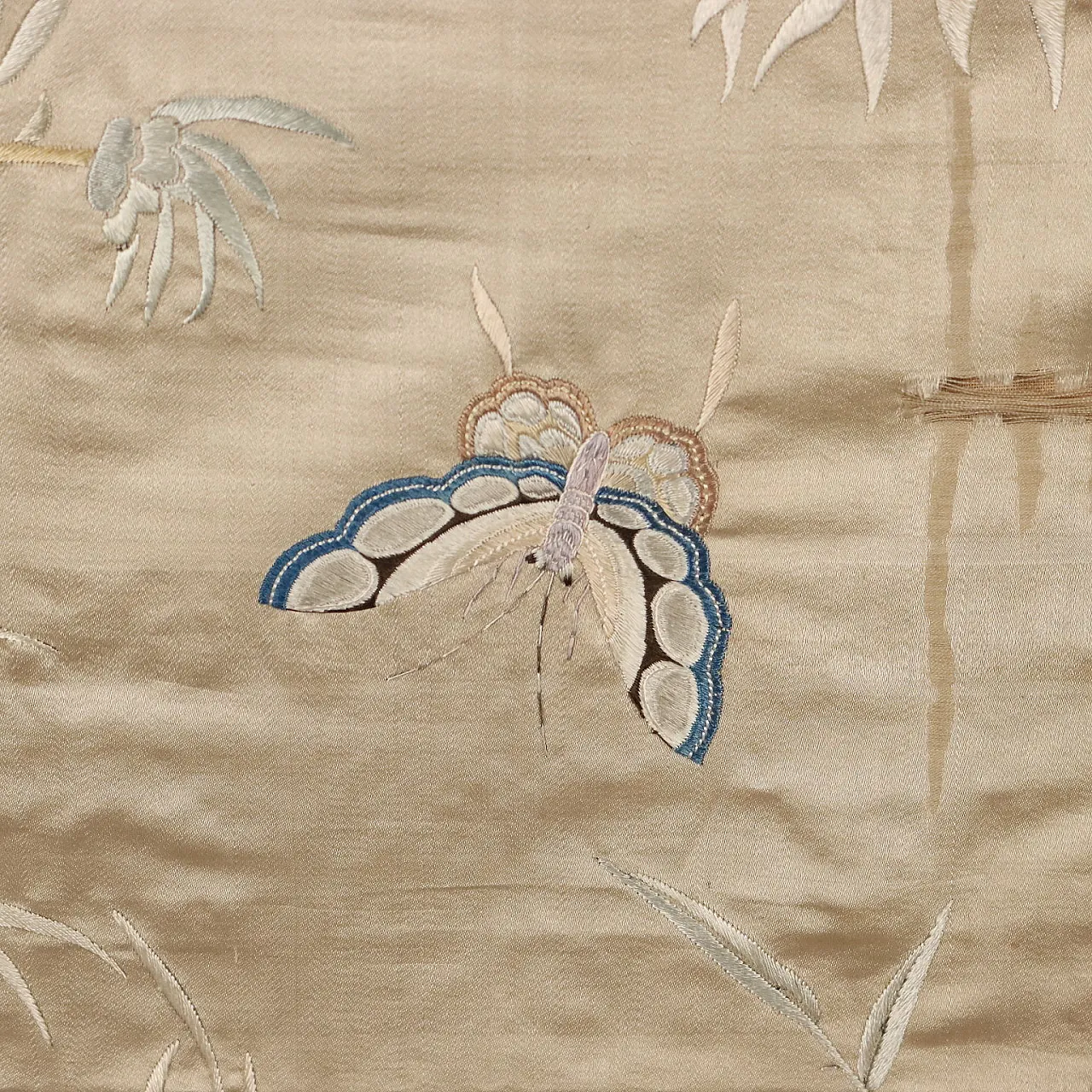 Large screen in embroidered silk, 19th century 5