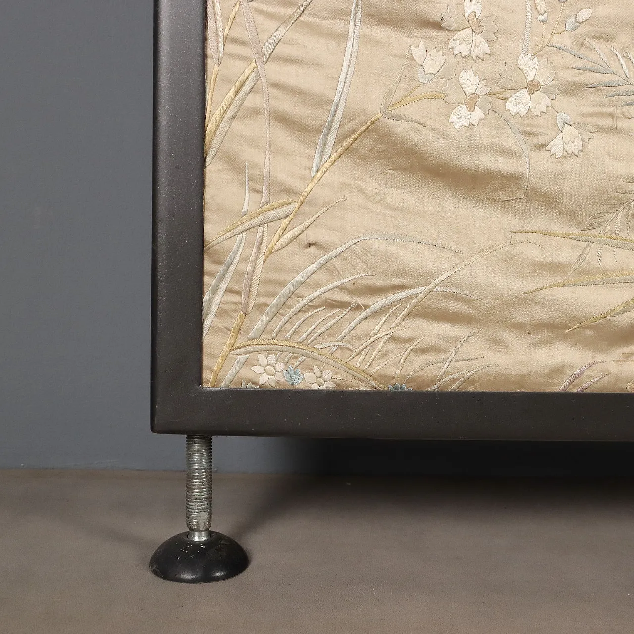 Large screen in embroidered silk, 19th century 10