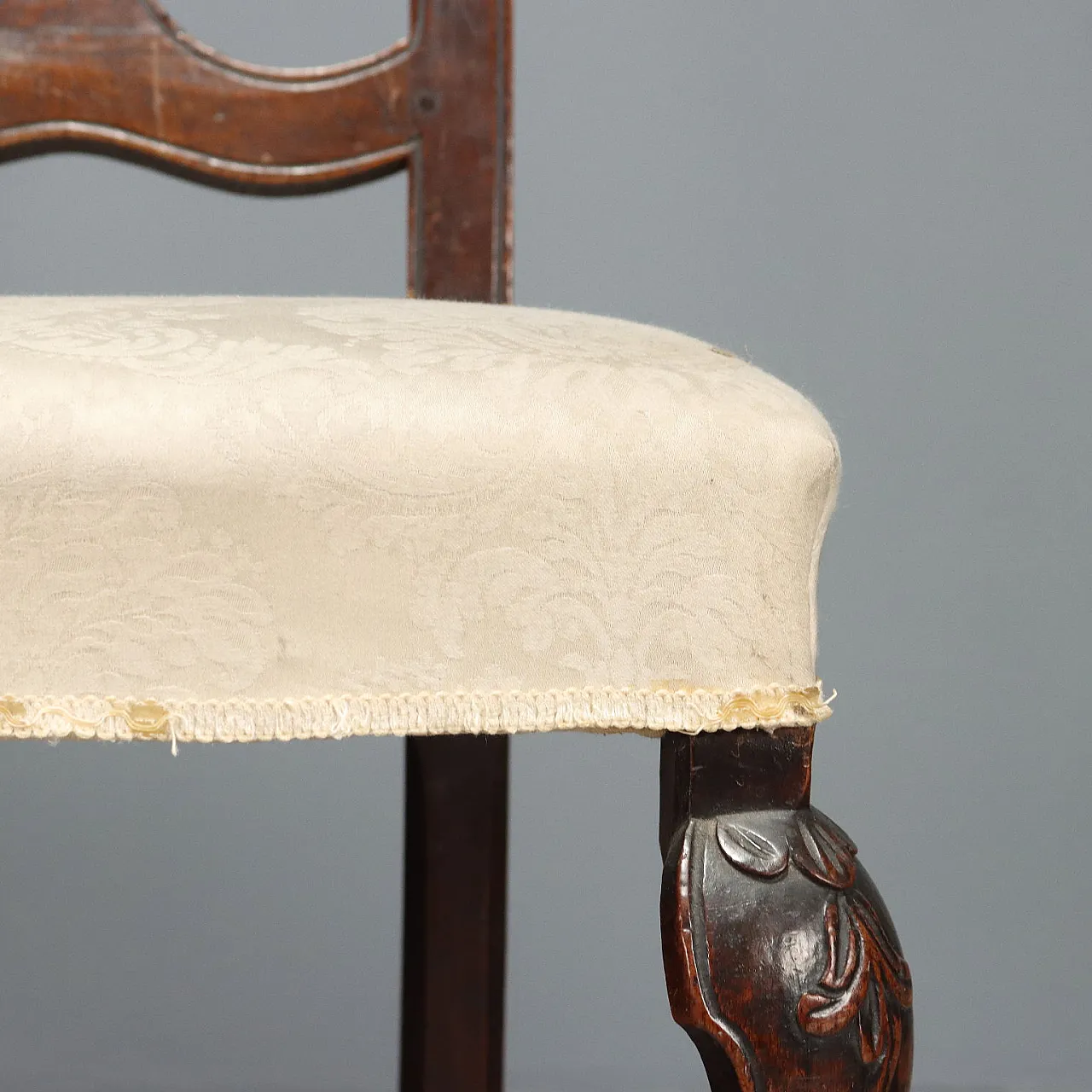 4 Barocchetto chairs in walnut, 18th century 6