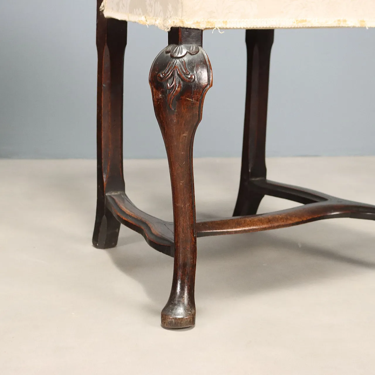 4 Barocchetto chairs in walnut, 18th century 7