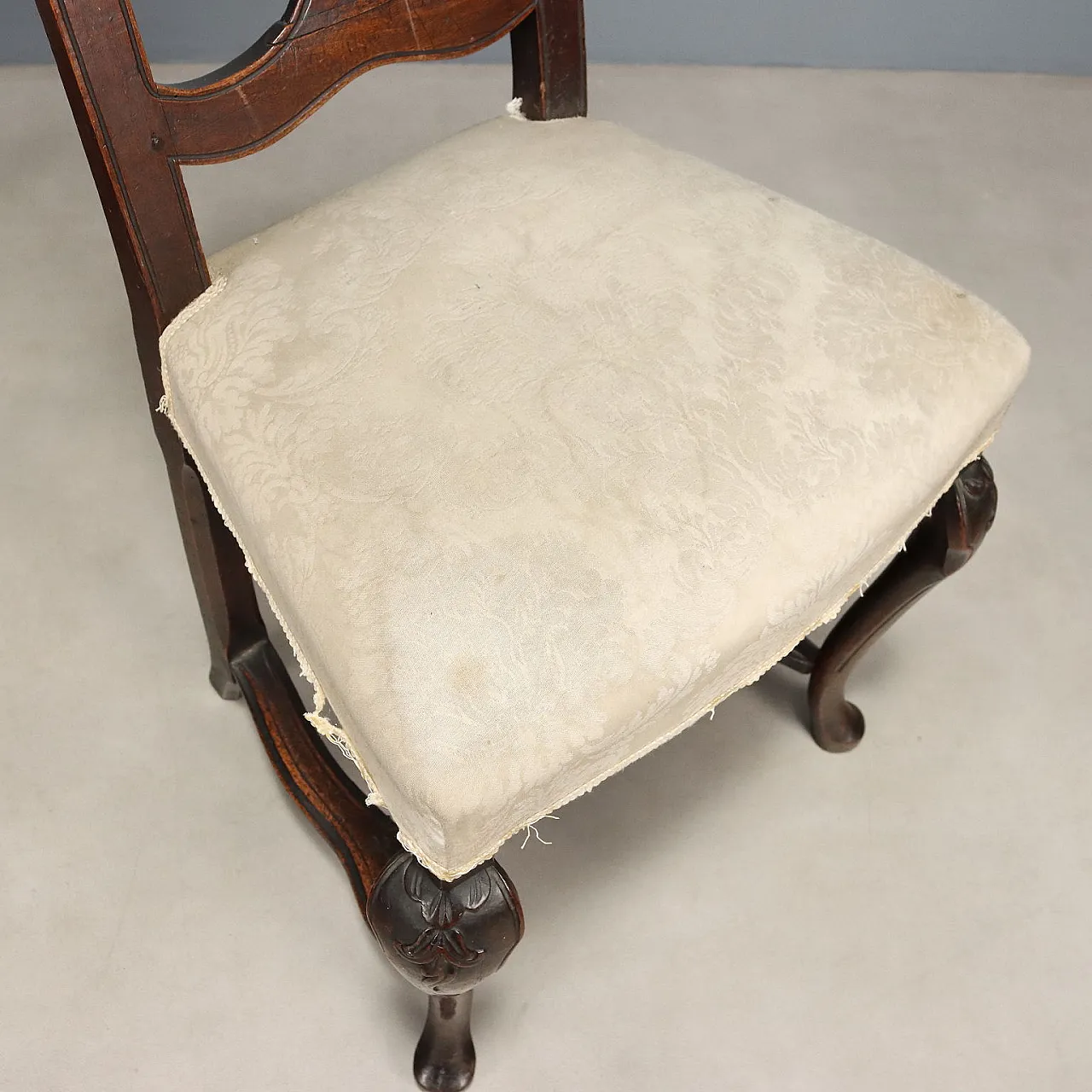 4 Barocchetto chairs in walnut, 18th century 8