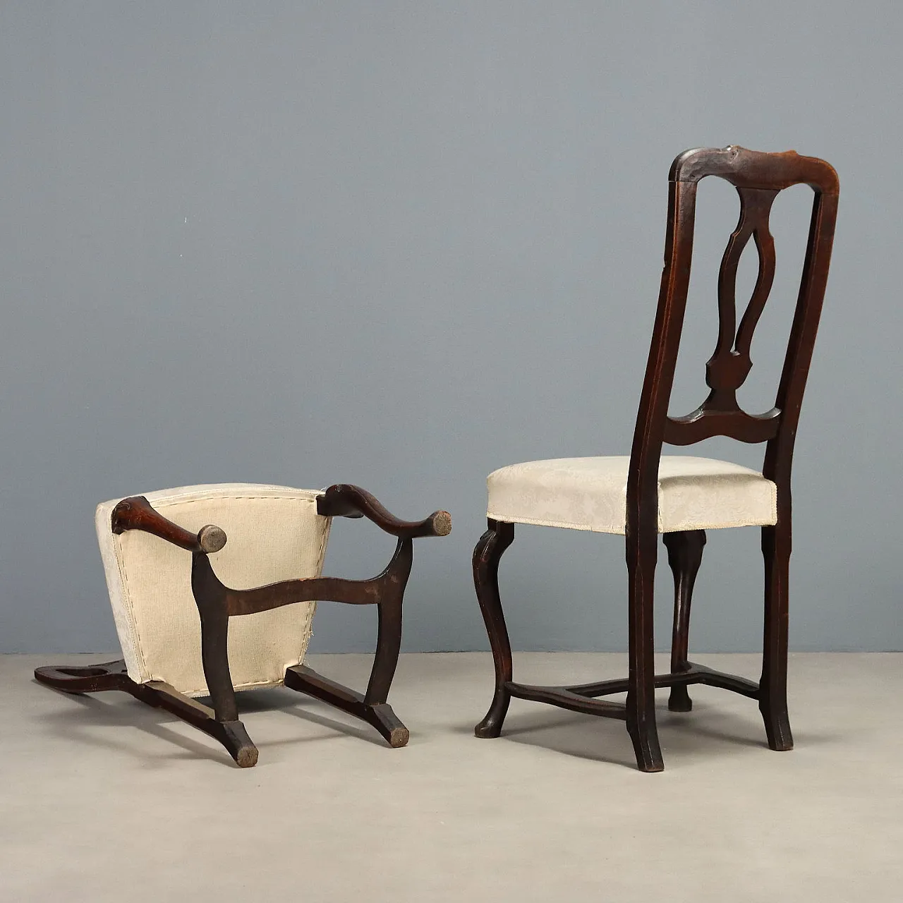 4 Barocchetto chairs in walnut, 18th century 9