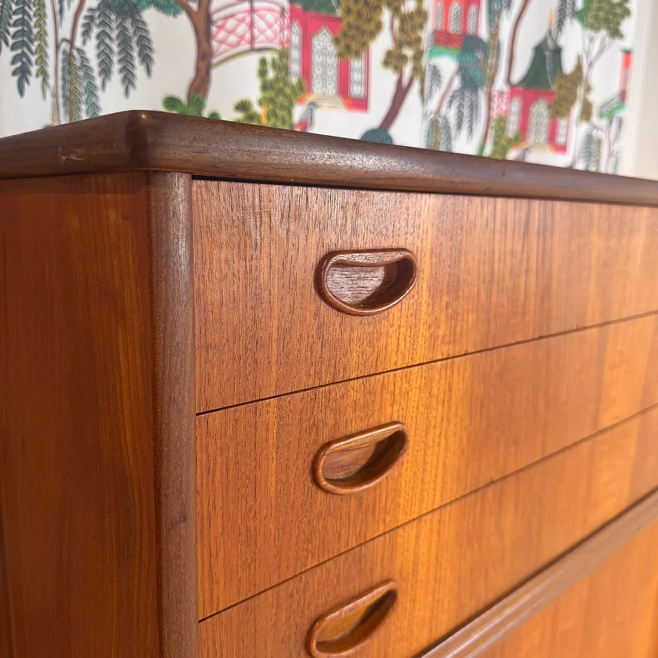 Sideboard danese in teak a sviluppo verticale, anni '60 6