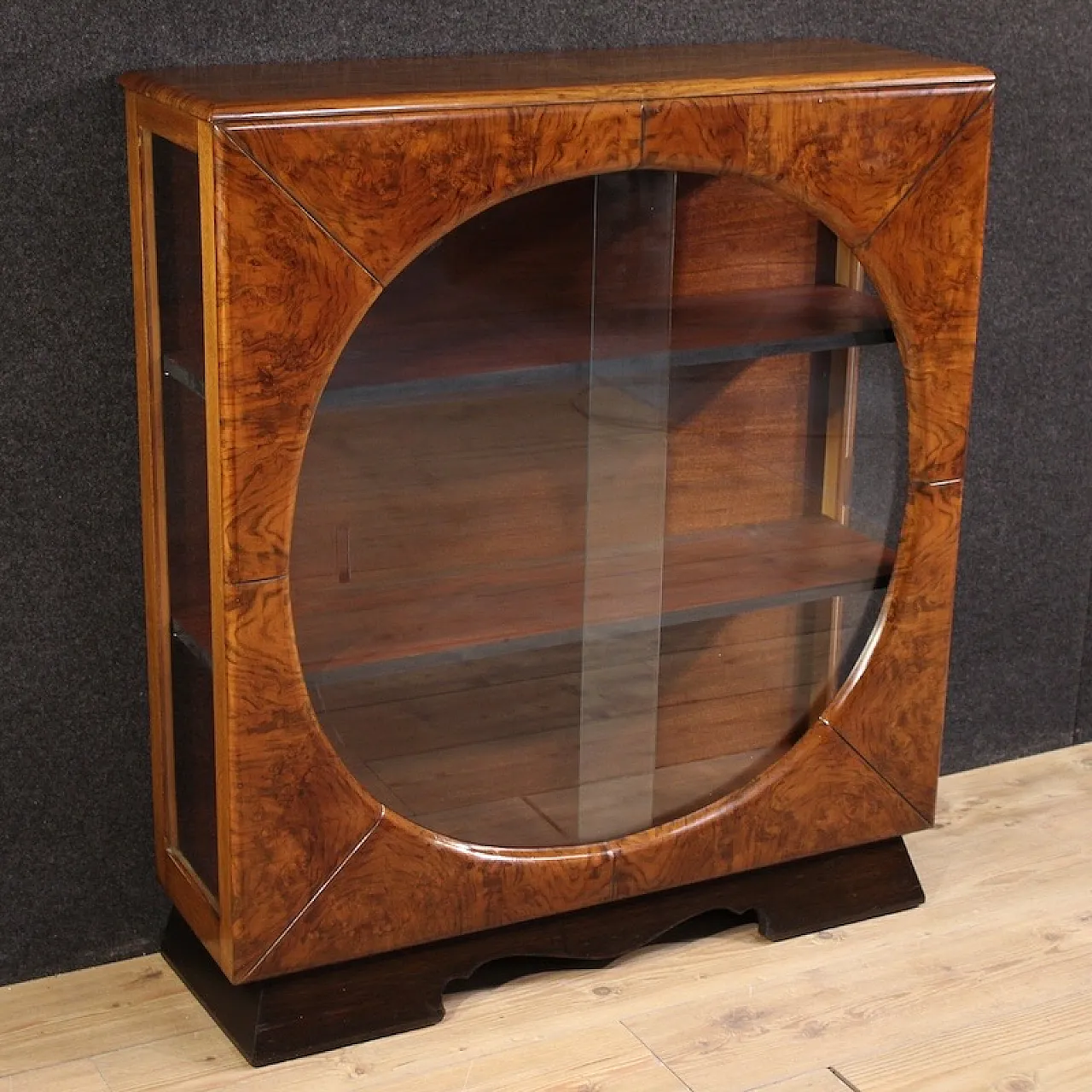 Italian walnut display cabinet from the 20th century 1