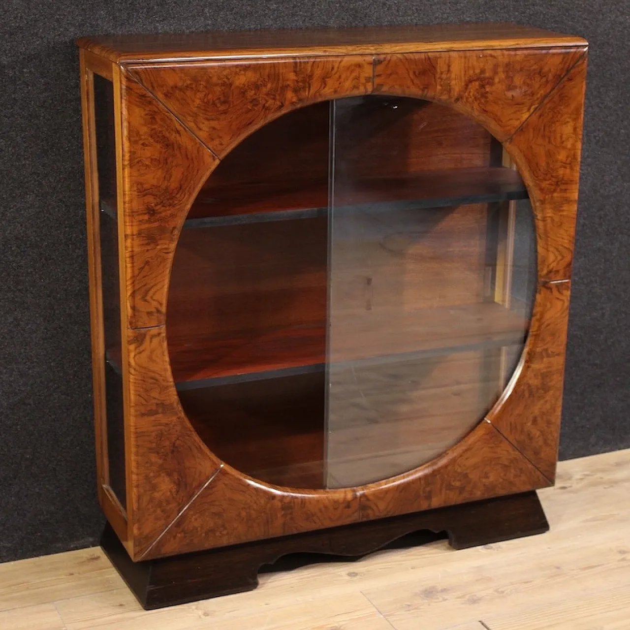 Italian walnut display cabinet from the 20th century 3