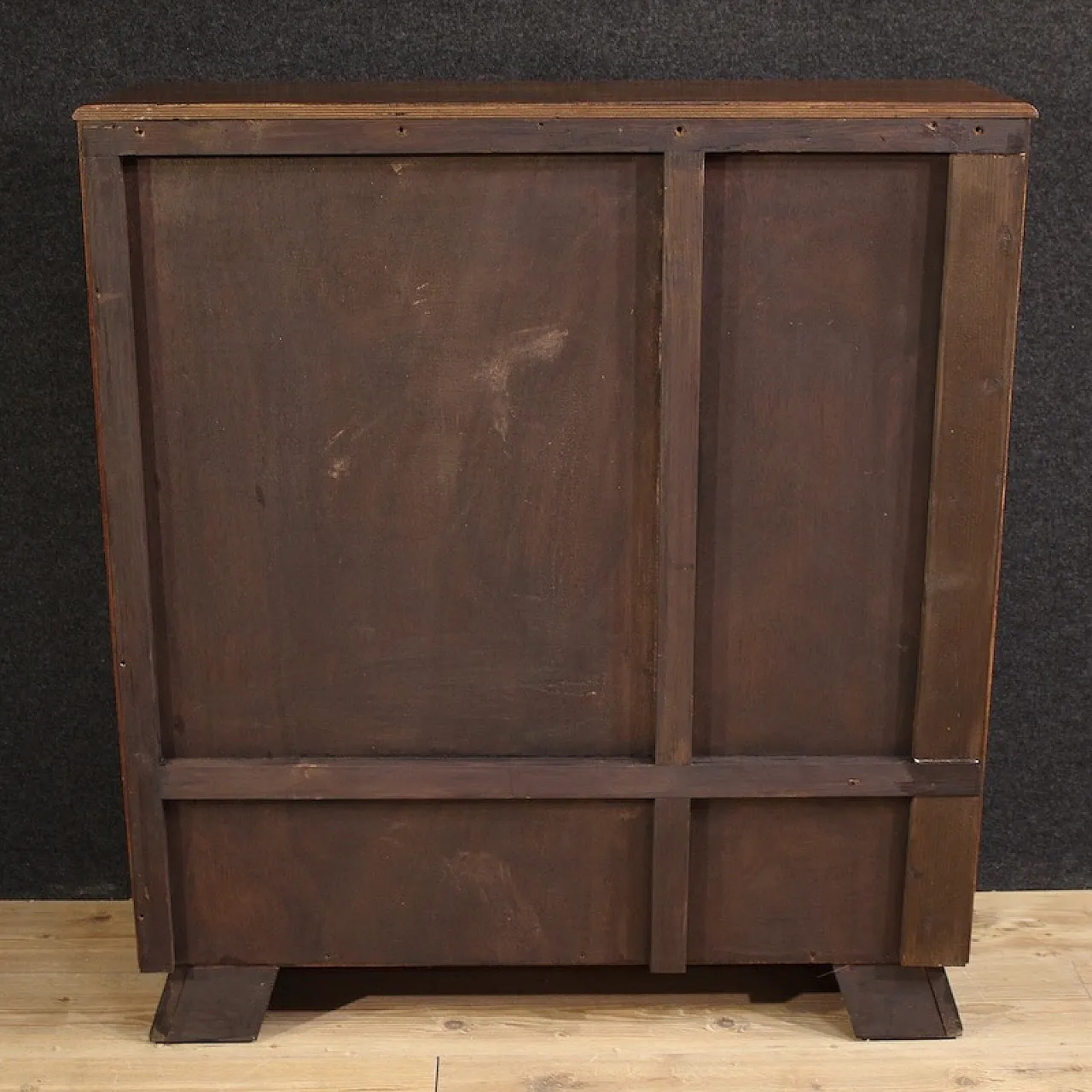 Italian walnut display cabinet from the 20th century 5