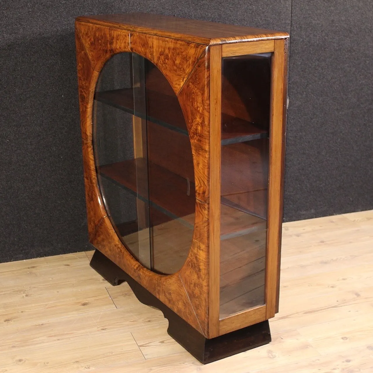 Italian walnut display cabinet from the 20th century 6