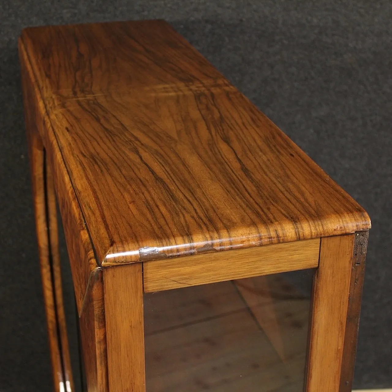 Italian walnut display cabinet from the 20th century 7