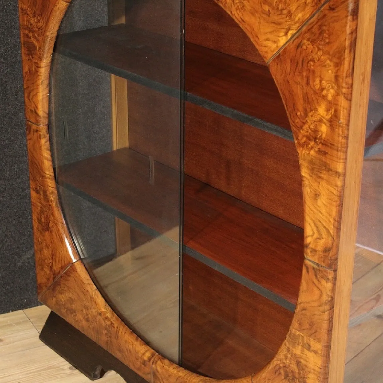 Italian walnut display cabinet from the 20th century 9