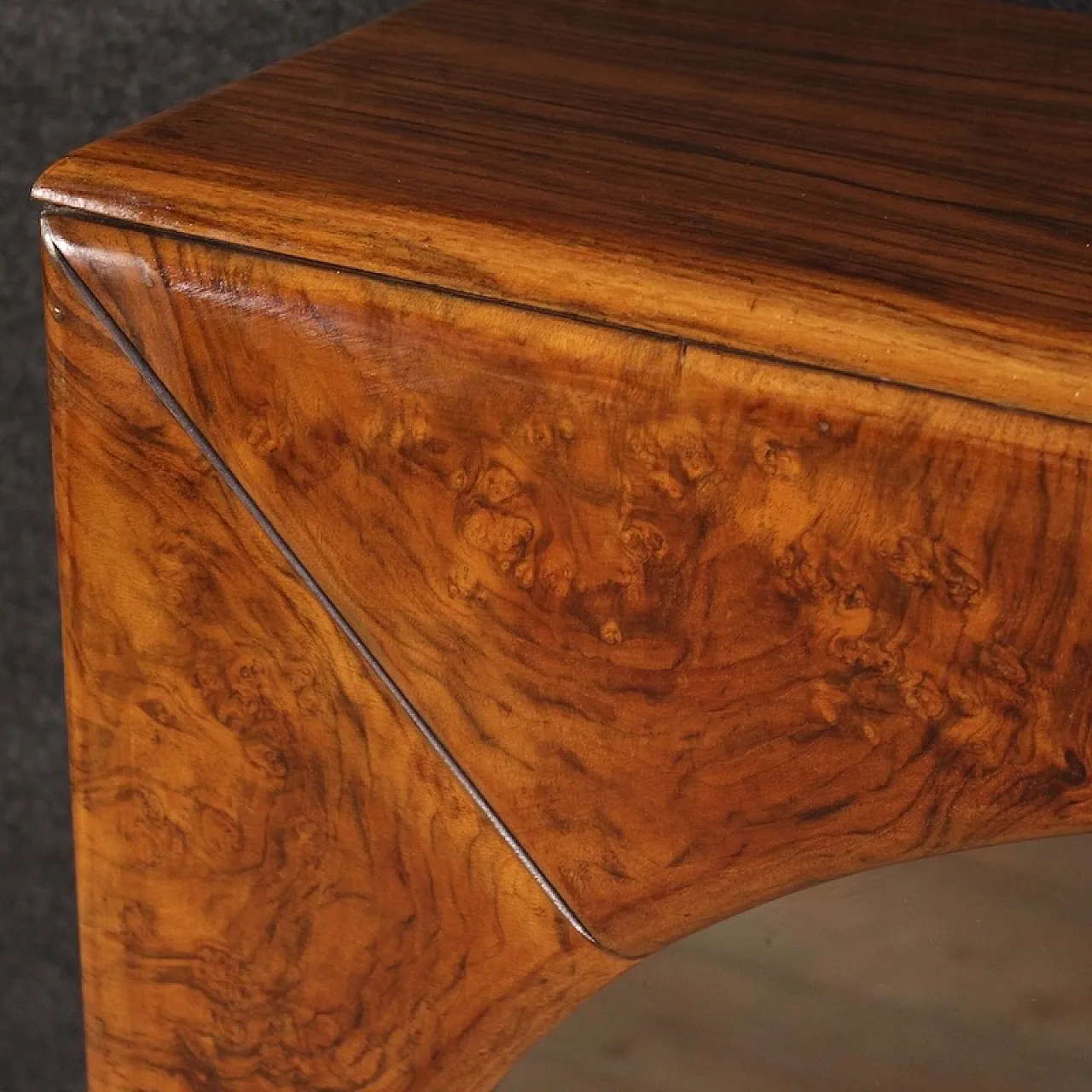 Italian walnut display cabinet from the 20th century 10