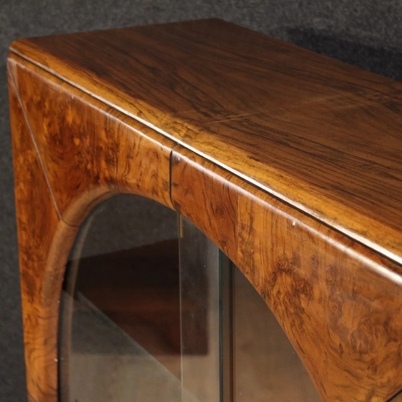 Italian walnut display cabinet from the 20th century 12