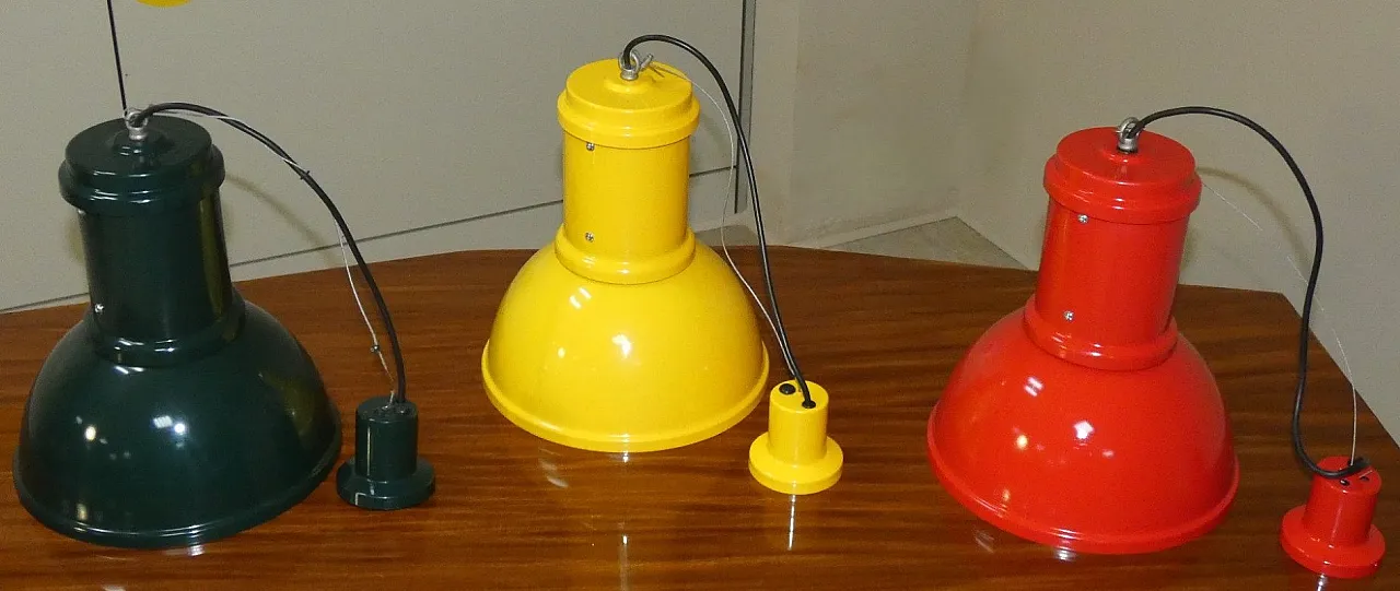3 lampade in metallo dipinto di Fontana Arte, anni '70 4