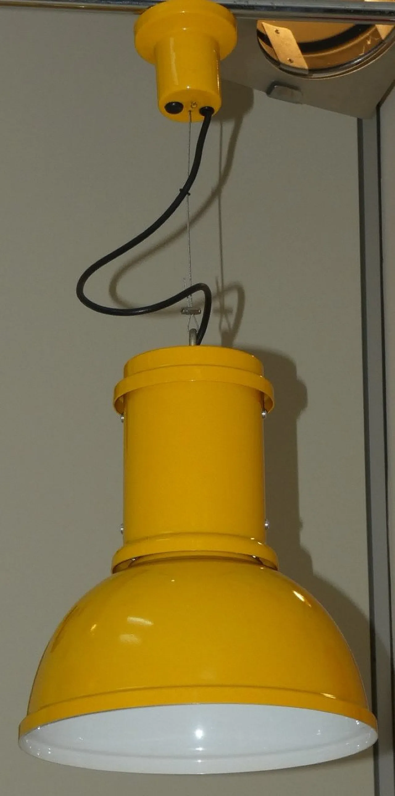 3 lampade in metallo dipinto di Fontana Arte, anni '70 7