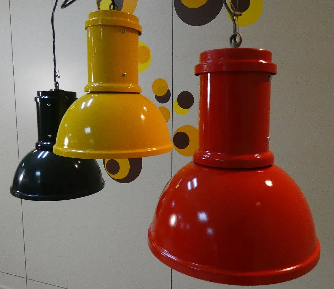 3 lampade in metallo dipinto di Fontana Arte, anni '70 19