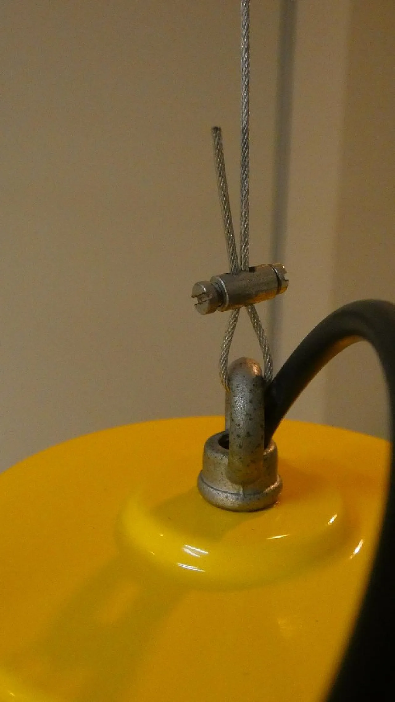 3 lampade in metallo dipinto di Fontana Arte, anni '70 22