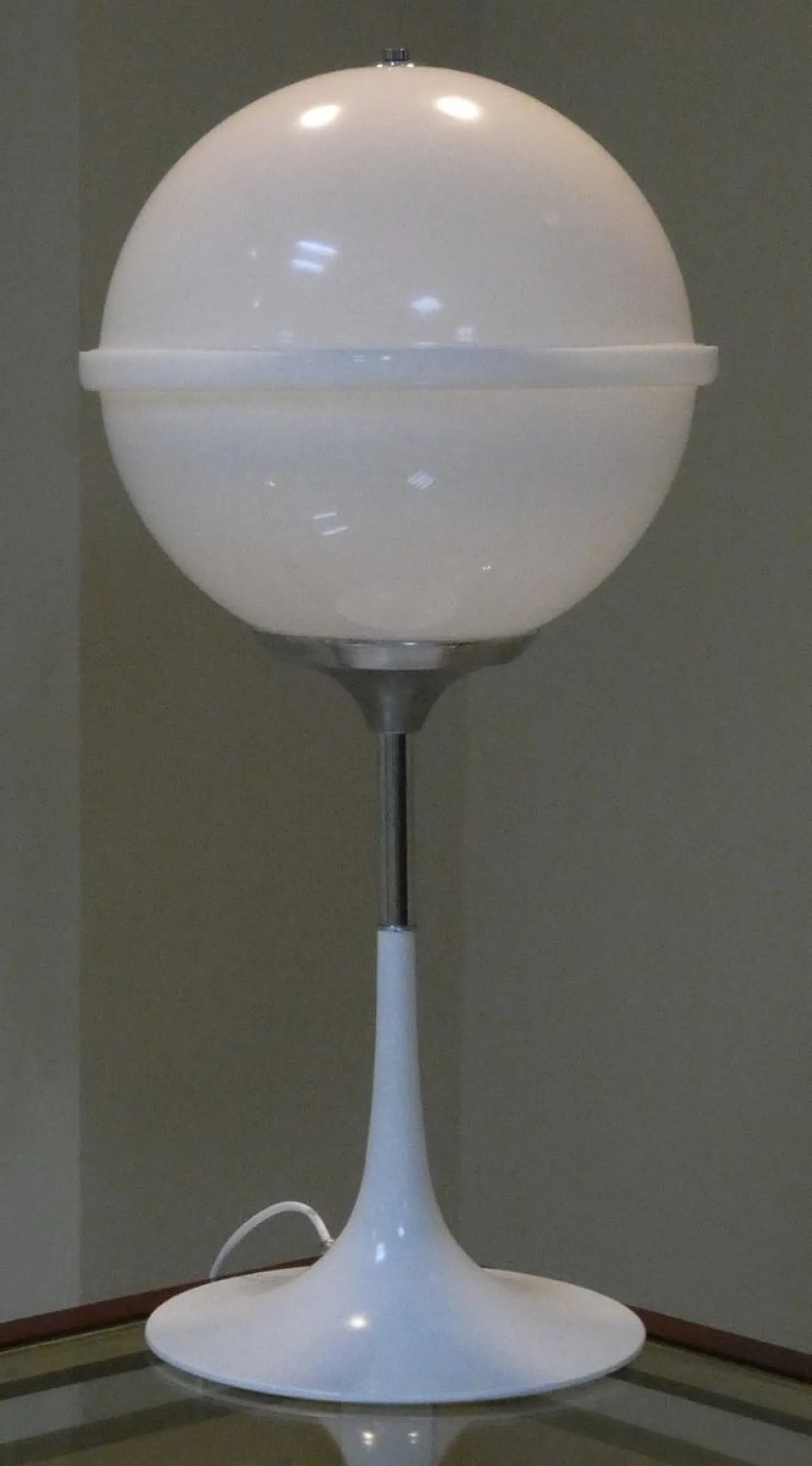 Lampada da tavolo Space Age in acrilico e acciaio, anni '70 1
