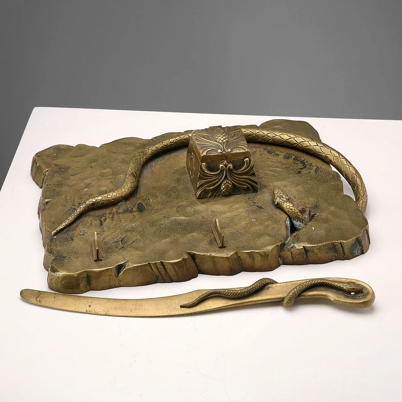 Art Nouveau desk set in bronze, 20th century 1