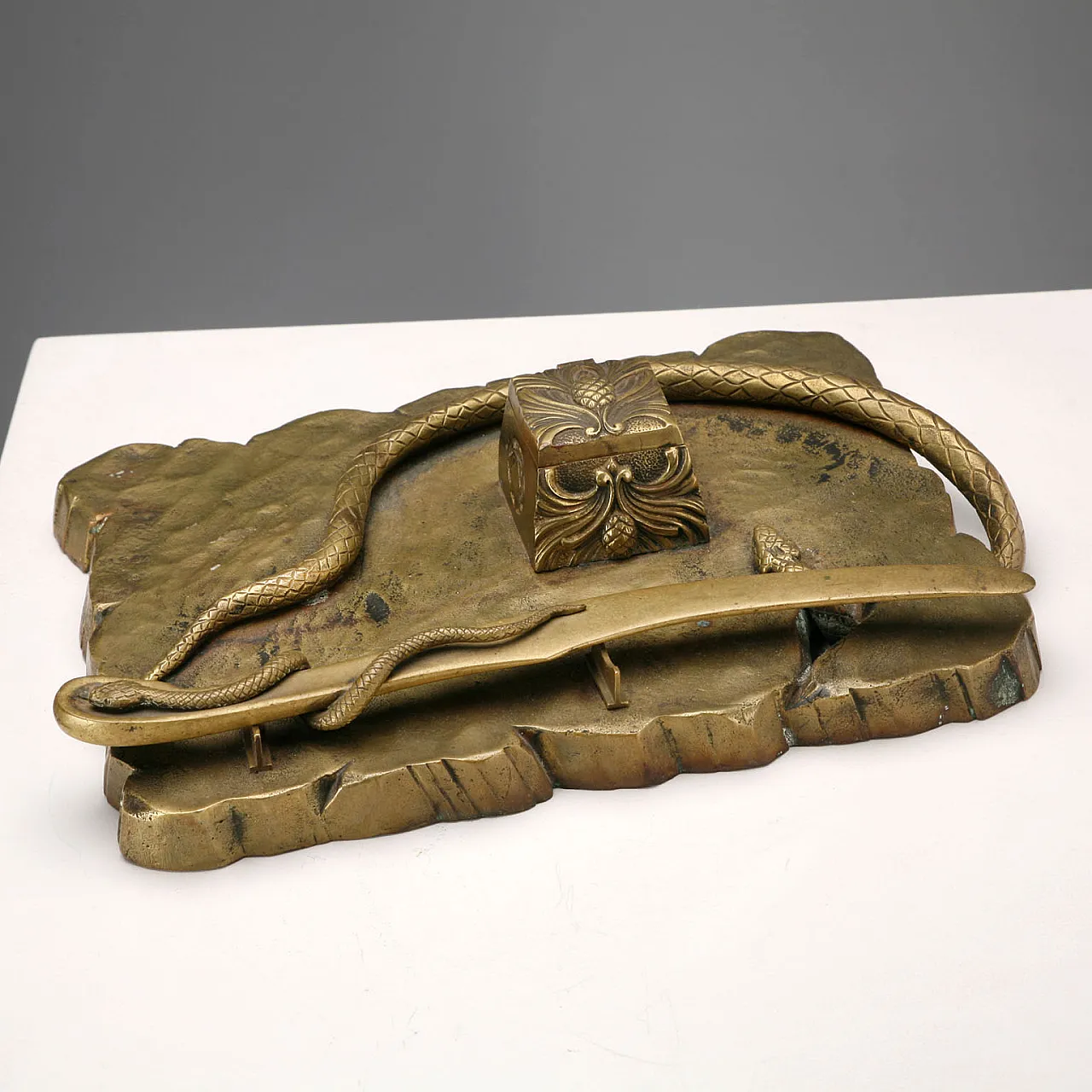 Art Nouveau desk set in bronze, 20th century 3