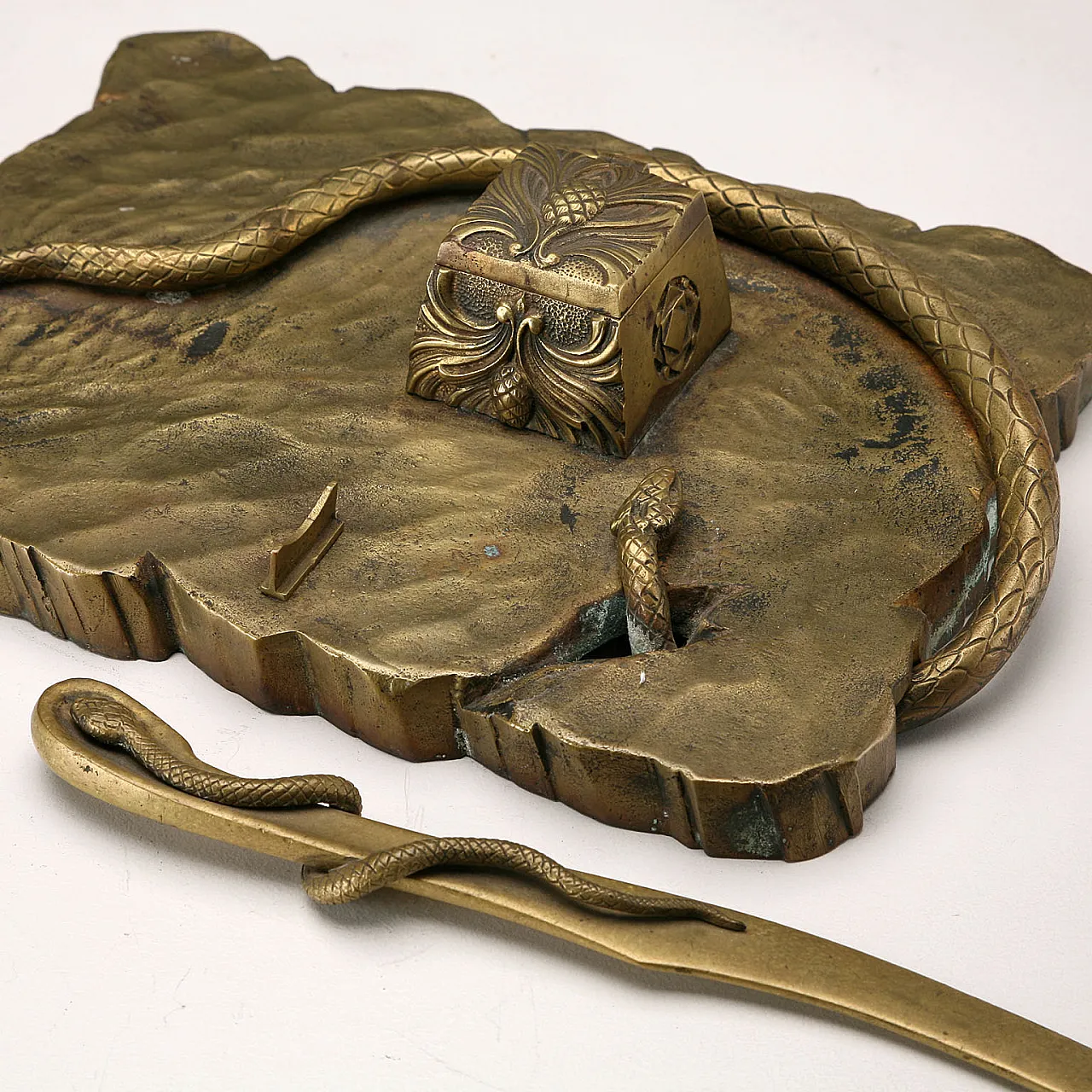 Art Nouveau desk set in bronze, 20th century 4