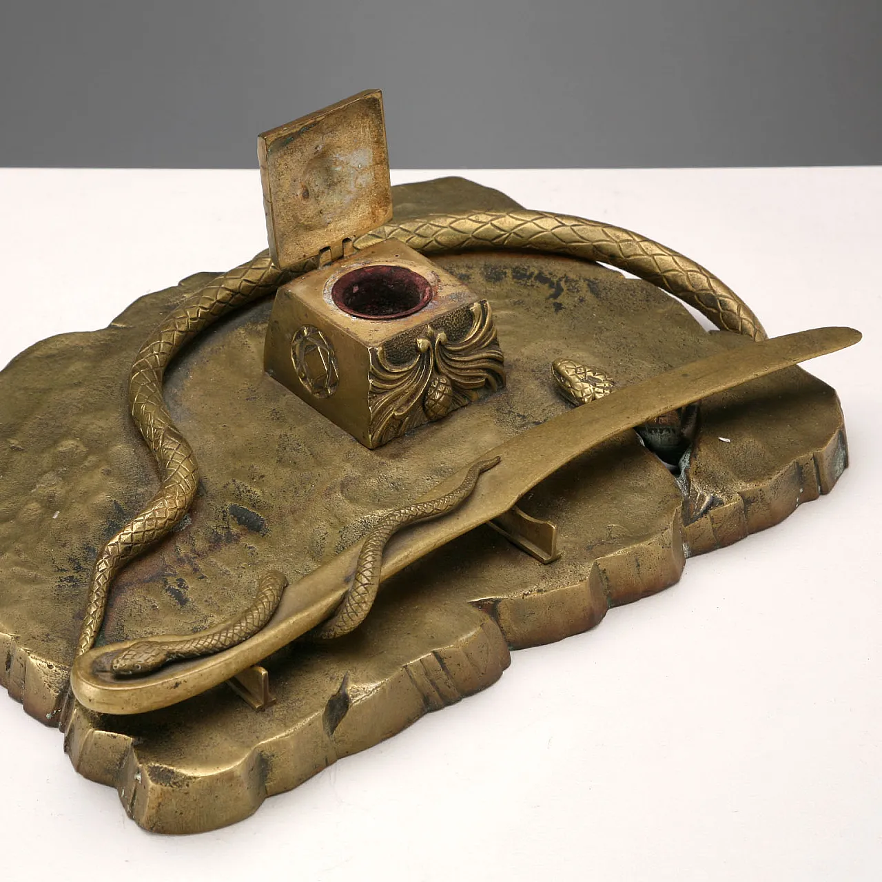 Art Nouveau desk set in bronze, 20th century 5