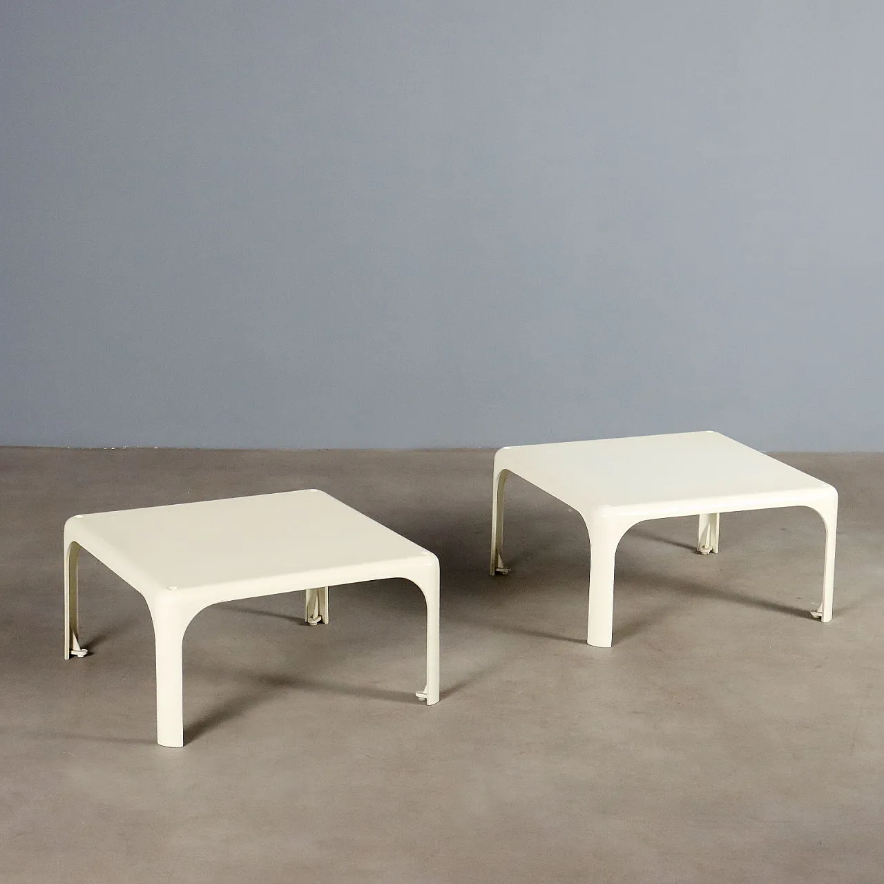 Pair of Demetrio Artemide coffee tables, 20th century 1