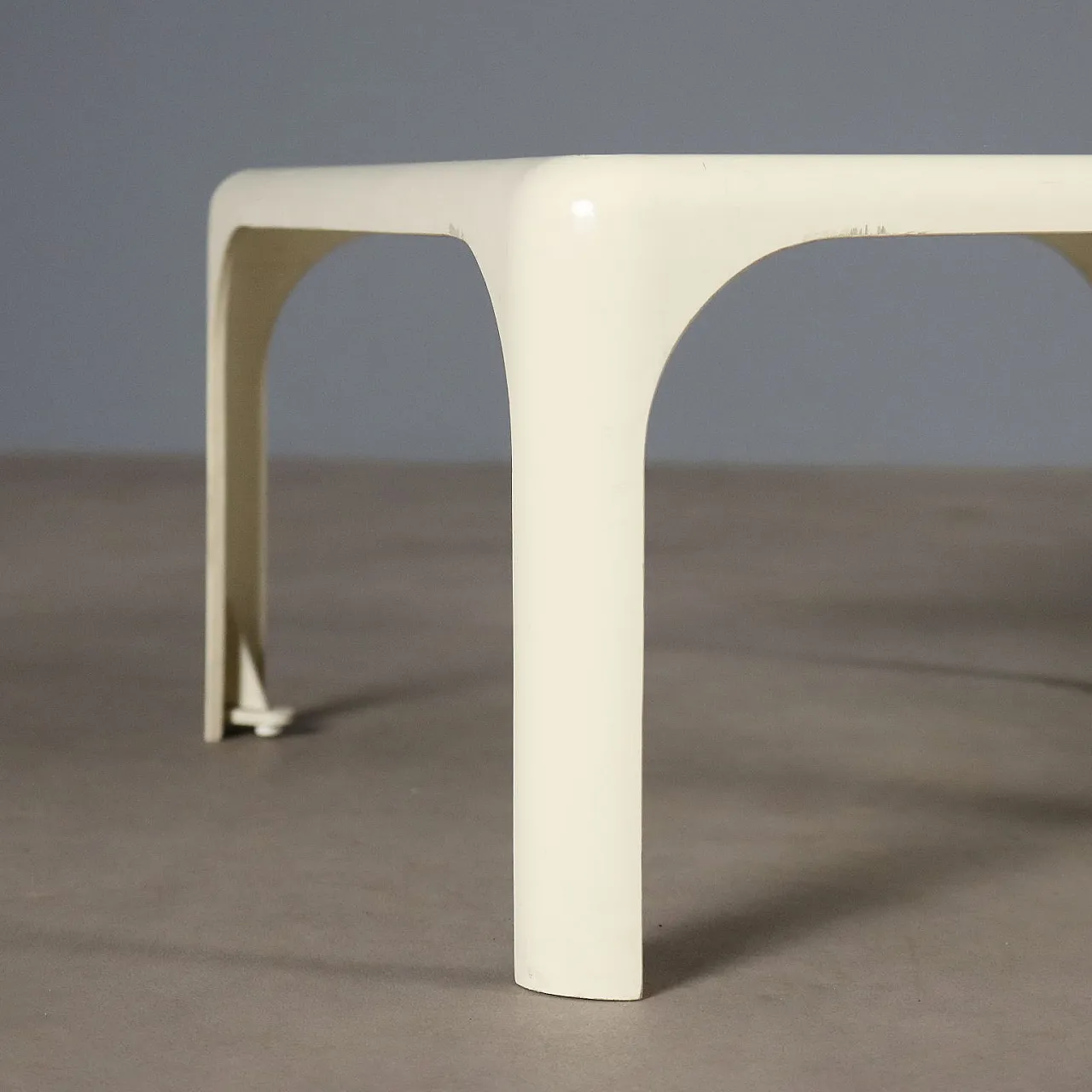Pair of Demetrio Artemide coffee tables, 20th century 5