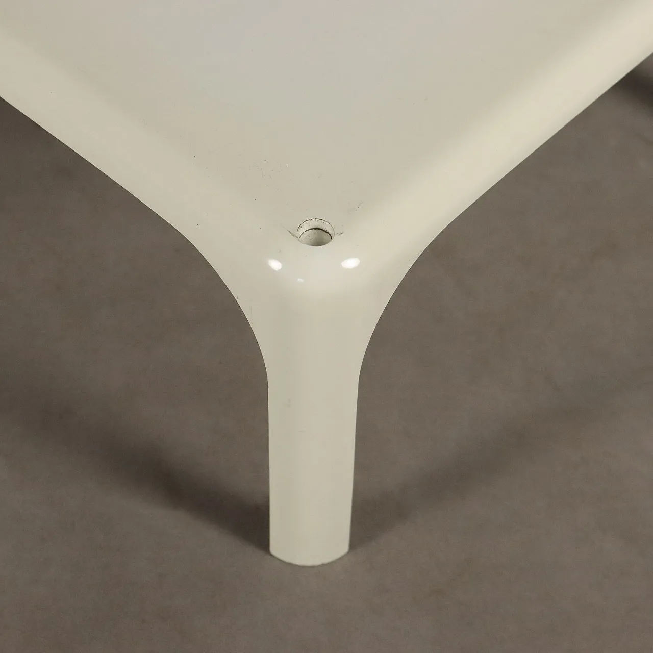 Pair of Demetrio Artemide coffee tables, 20th century 6