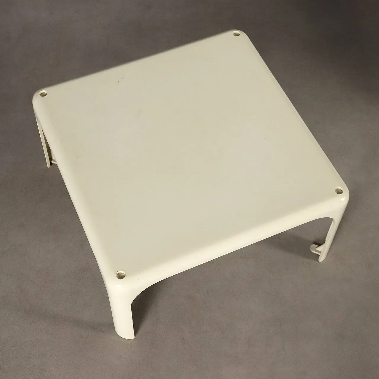 Pair of Demetrio Artemide coffee tables, 20th century 7