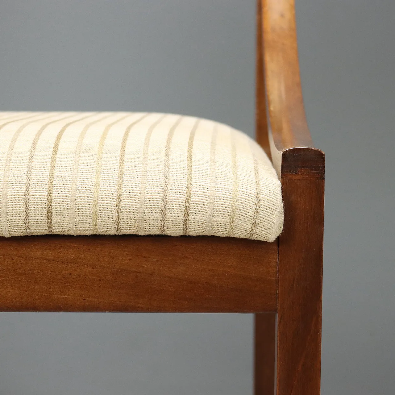 6 Chairs in wood and fabric, 20th century 7