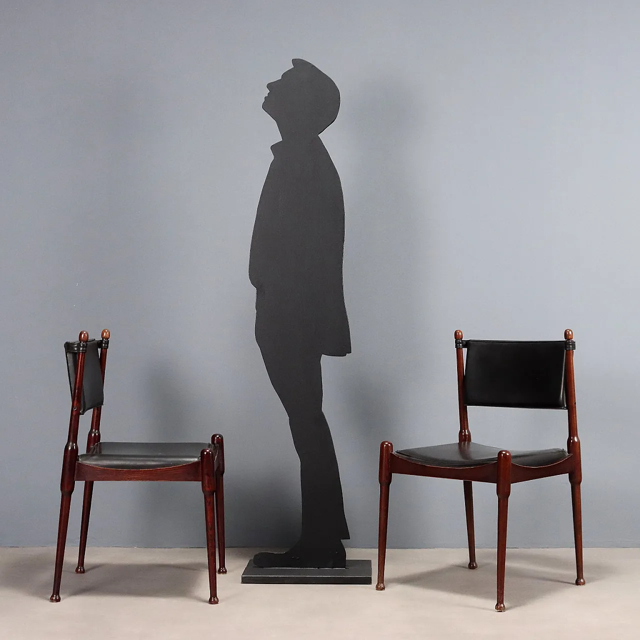 Pair of chairs in wood and leather, 1960s 3