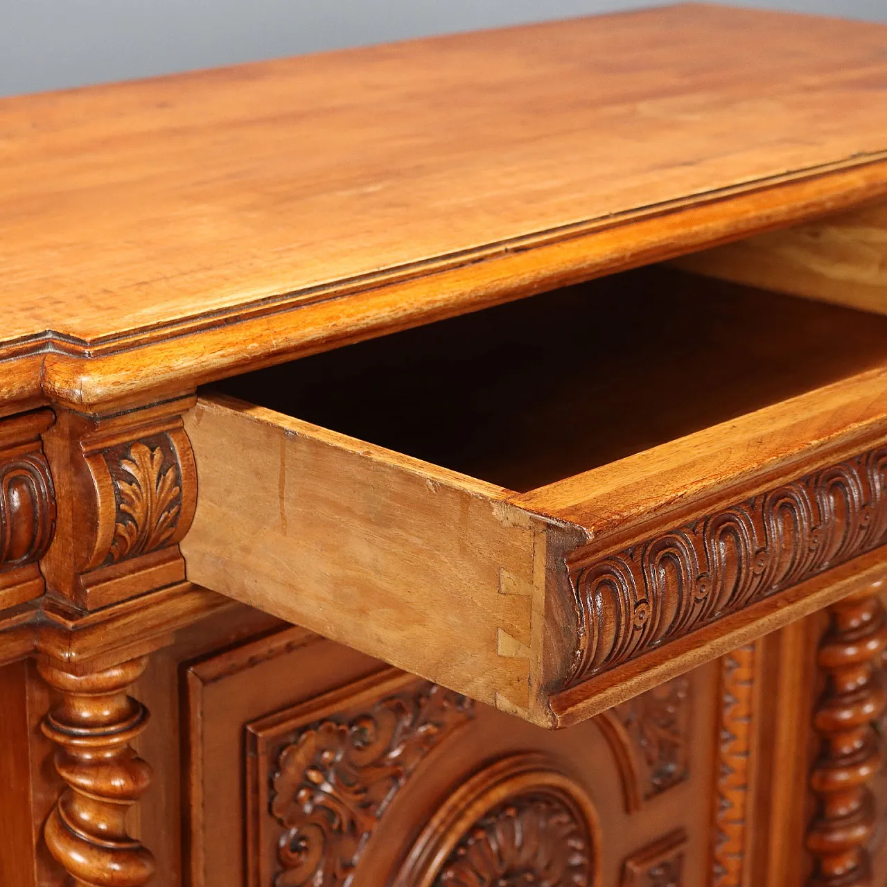 Neobaroque sideboard in walnut, 19th century 4