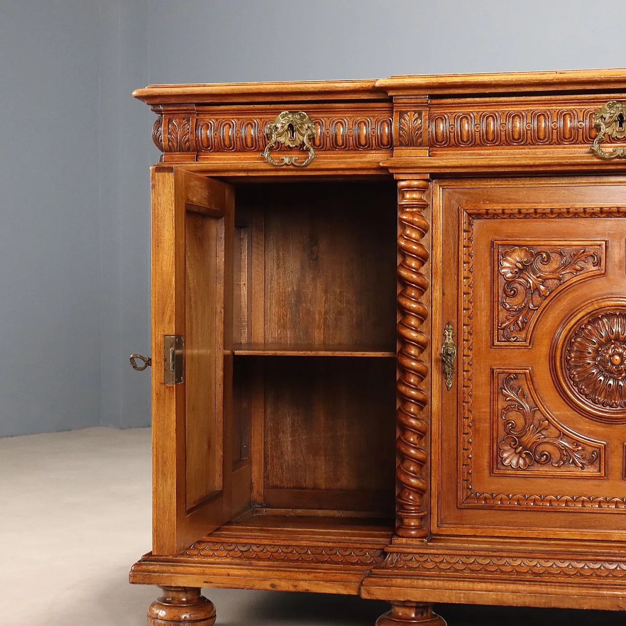 Neobaroque sideboard in walnut, 19th century 5