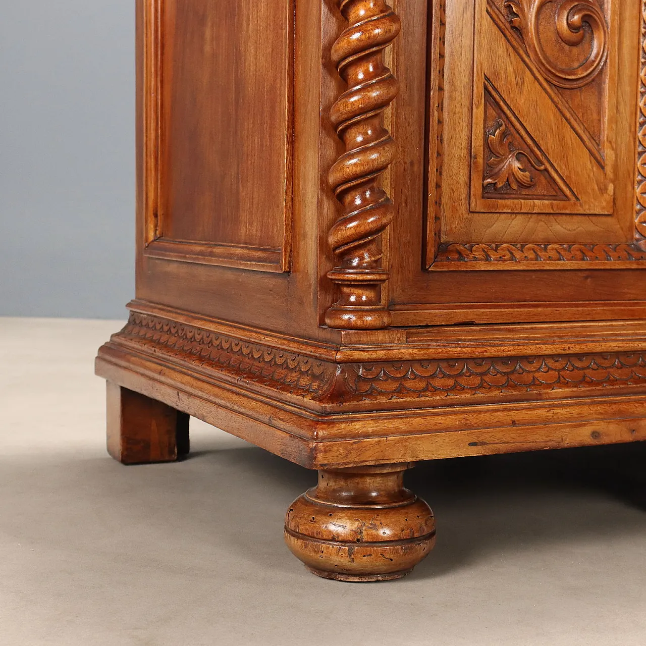 Neobaroque sideboard in walnut, 19th century 9