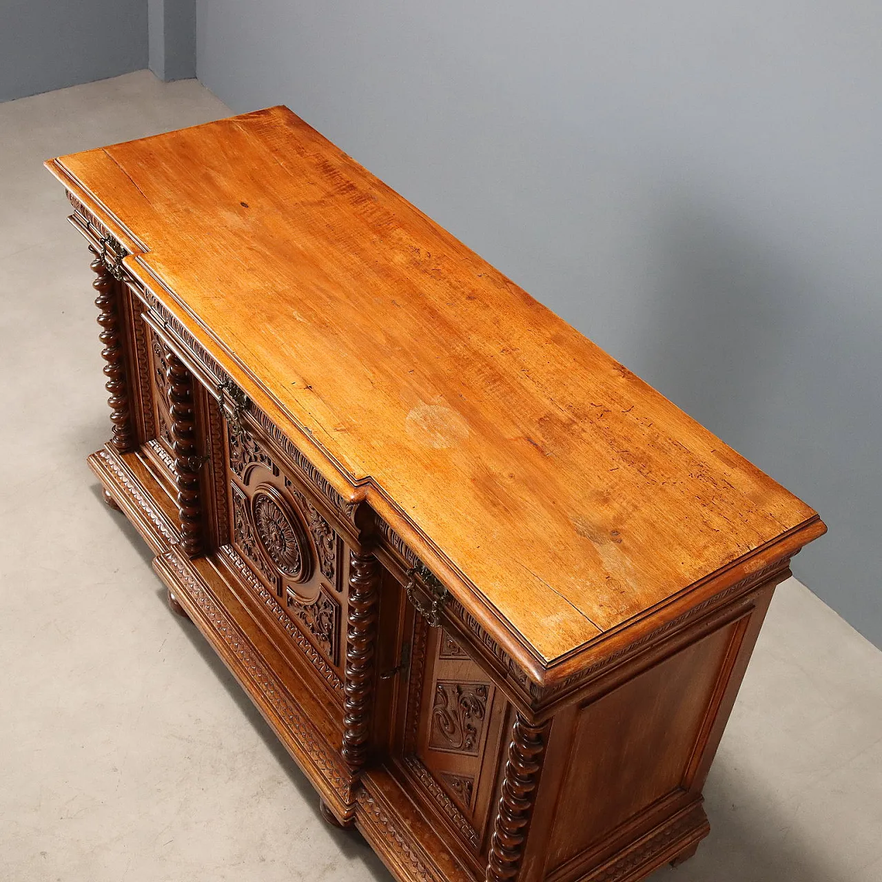 Neobaroque sideboard in walnut, 19th century 10