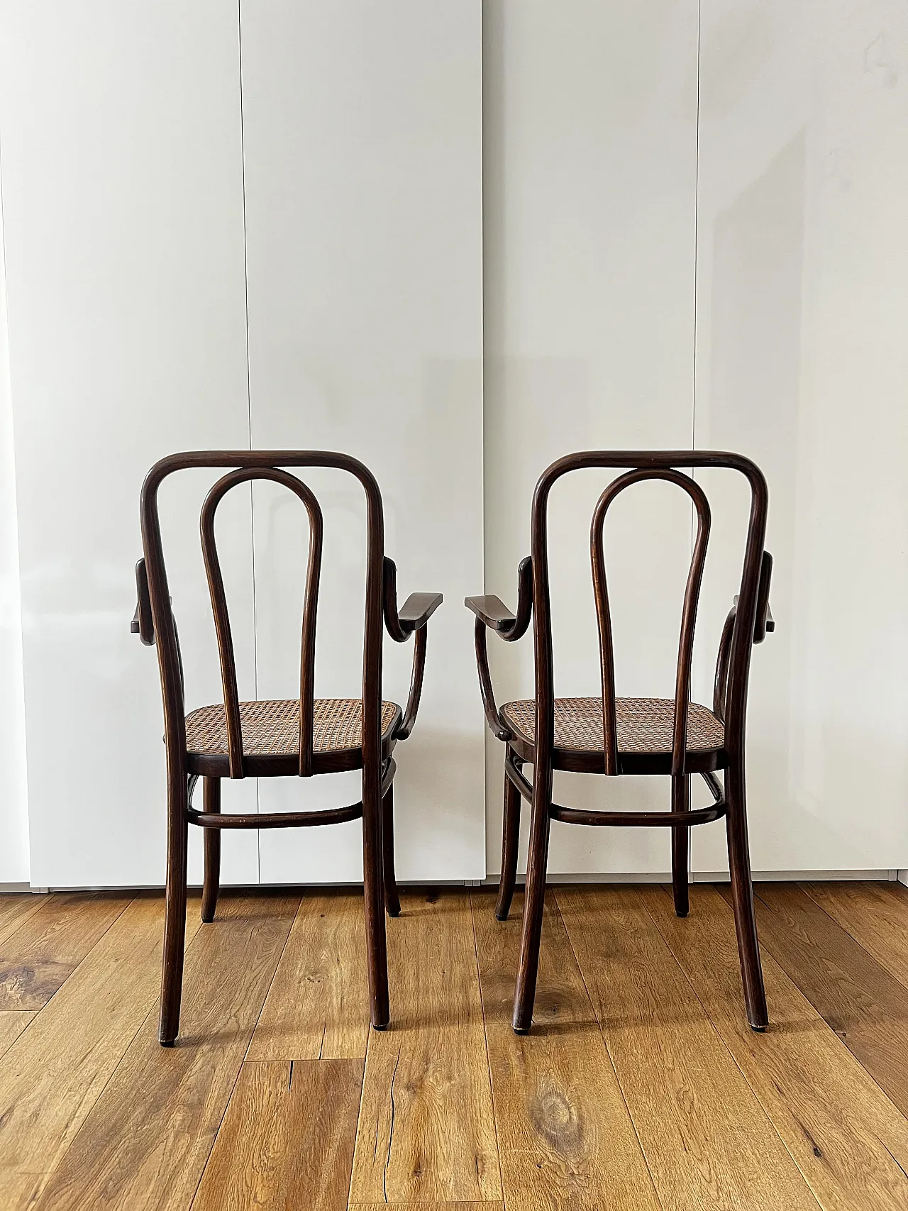 Coppia di Poltroncine Thonet Antiche in Legno e Paglia di Vienna 1