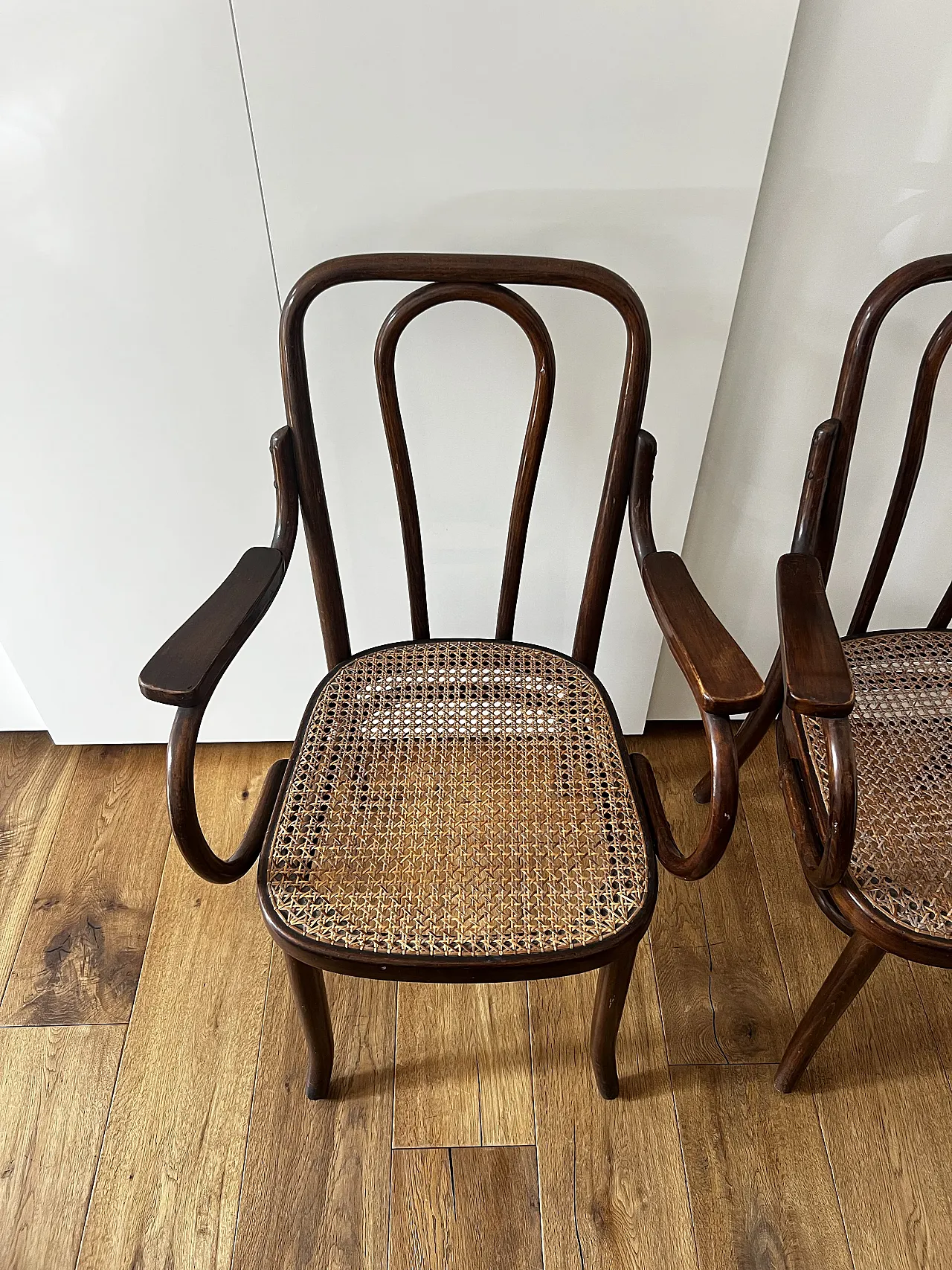 Coppia di Poltroncine Thonet Antiche in Legno e Paglia di Vienna 2