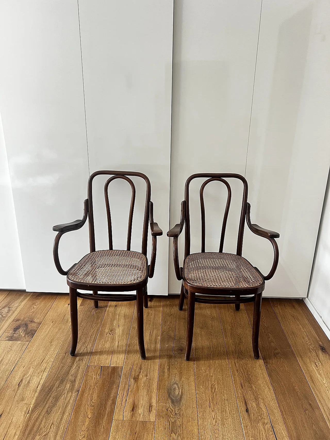 Coppia di Poltroncine Thonet Antiche in Legno e Paglia di Vienna 3