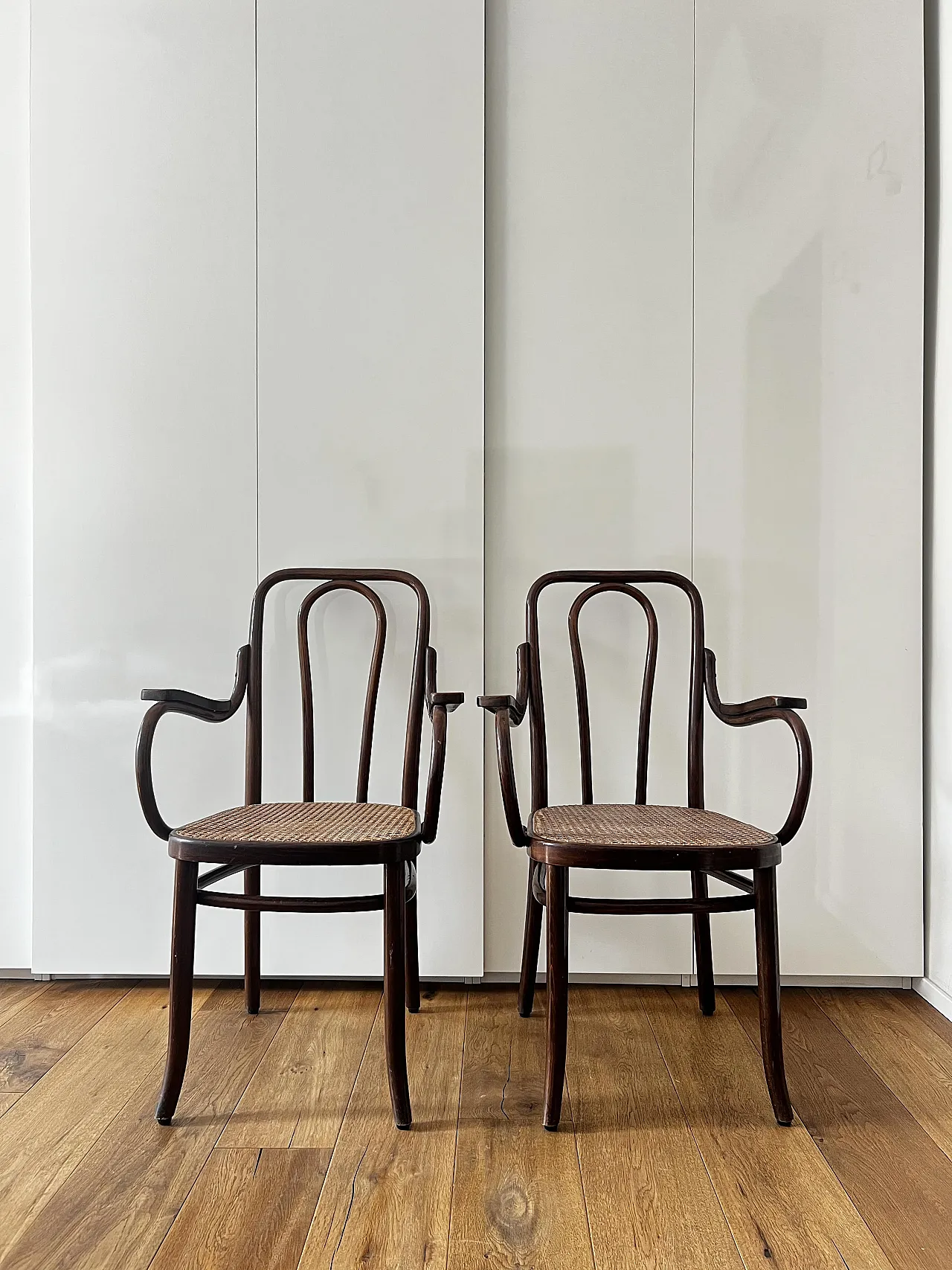 Coppia di Poltroncine Thonet Antiche in Legno e Paglia di Vienna 4
