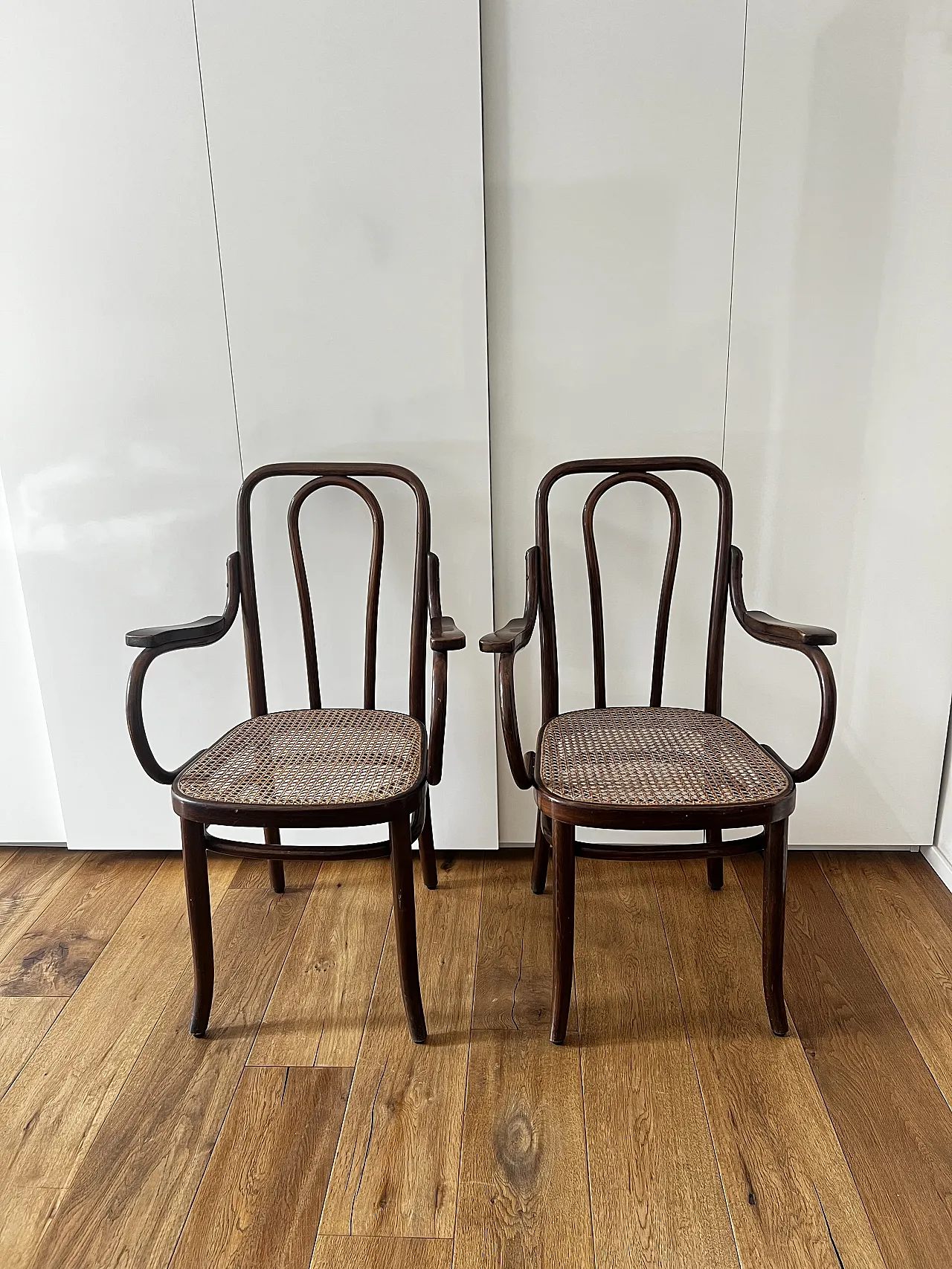 Coppia di Poltroncine Thonet Antiche in Legno e Paglia di Vienna 5
