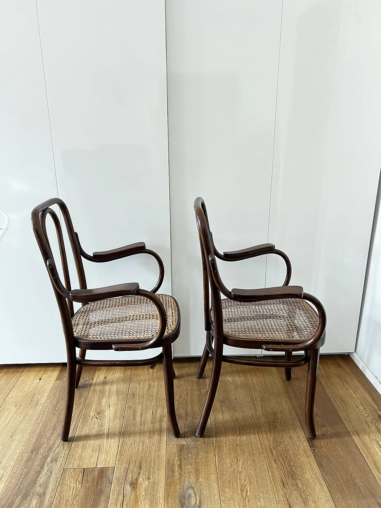 Coppia di Poltroncine Thonet Antiche in Legno e Paglia di Vienna 8