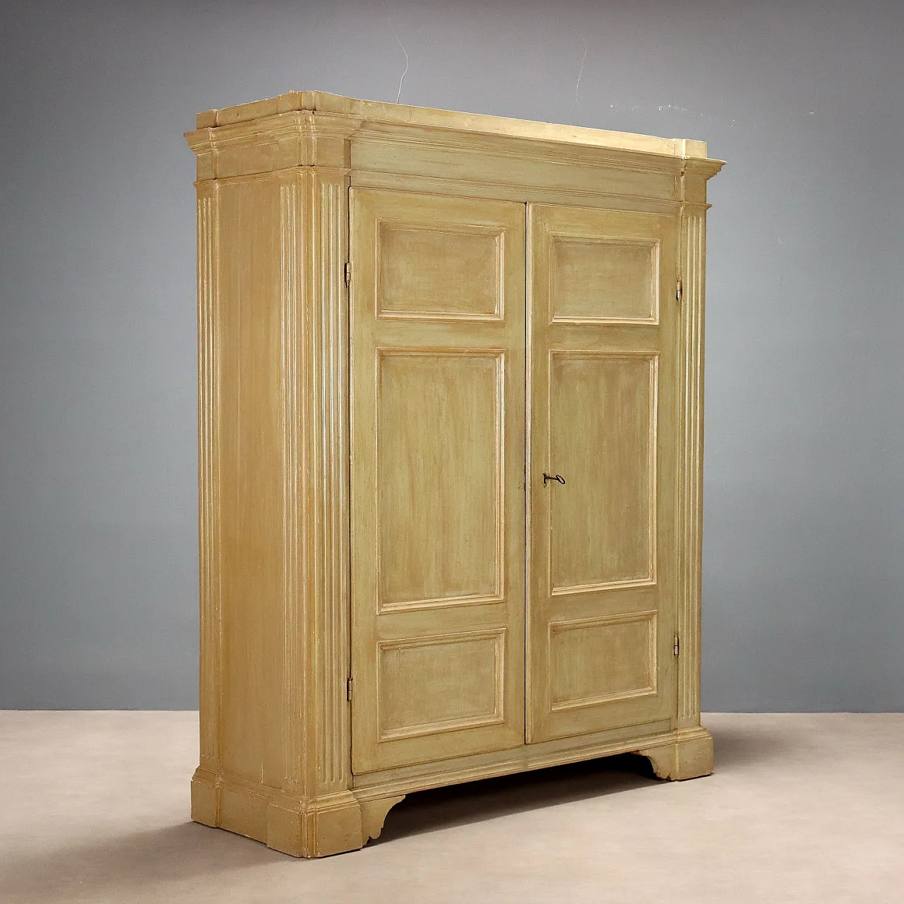 Baroque wardrobe in green lacquered poplar, 18th century 1