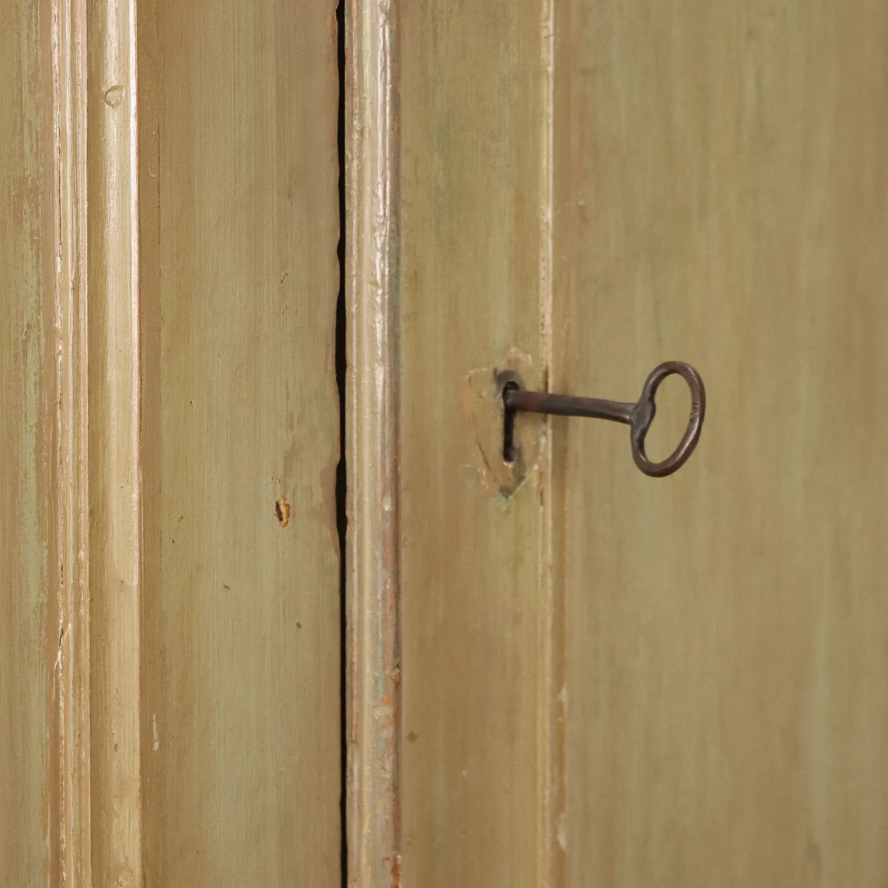 Baroque wardrobe in green lacquered poplar, 18th century 9