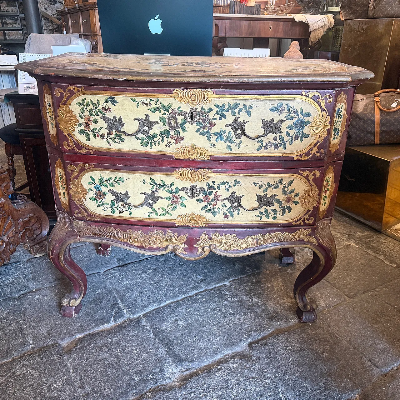 Comò veneziano Luigi XV in legno laccato, '700 2