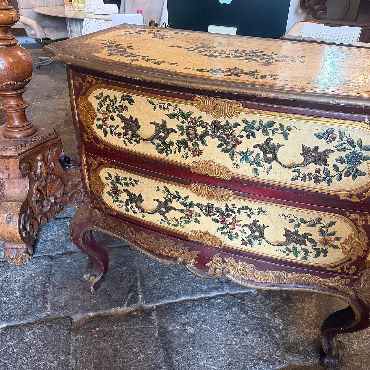 Comò veneziano Luigi XV in legno laccato, '700 4