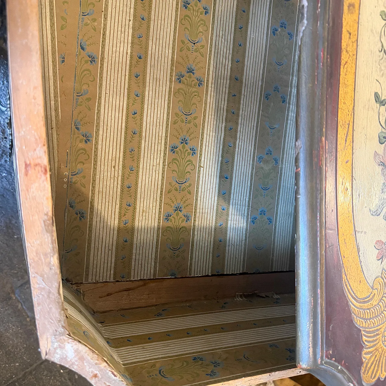 Comò veneziano Luigi XV in legno laccato, '700 12