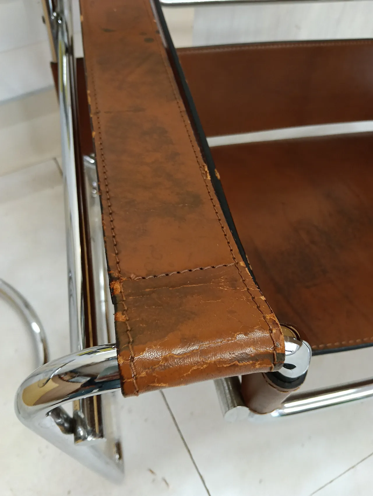 Poltrona Wassily 134 e tavolino 409 Eileen Gray di Alivar, anni '90 21