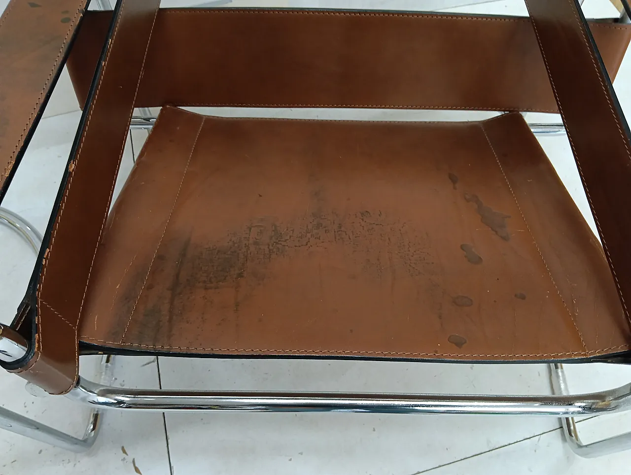 Poltrona Wassily 134 e tavolino 409 Eileen Gray di Alivar, anni '90 23