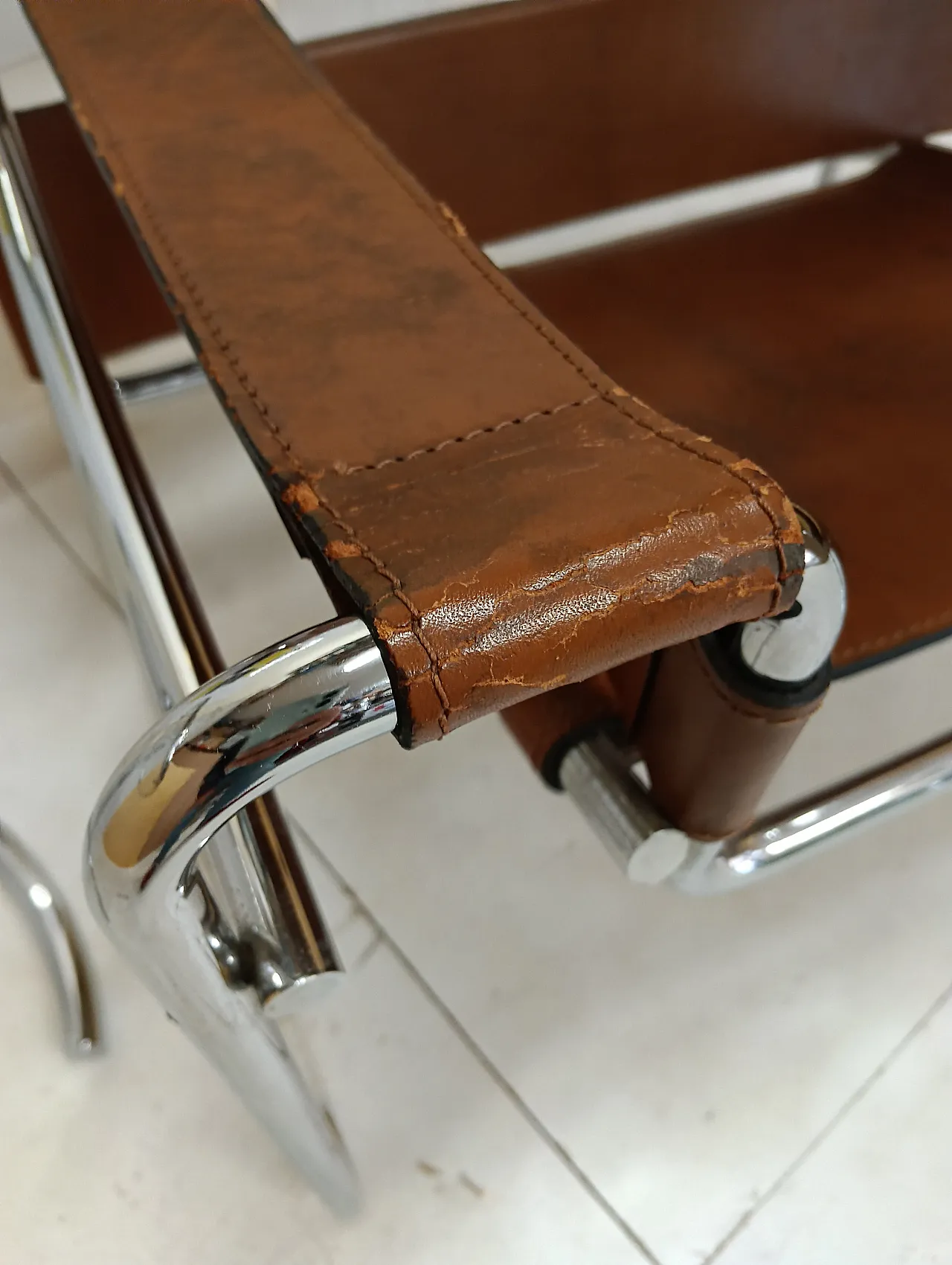 Poltrona Wassily 134 e tavolino 409 Eileen Gray di Alivar, anni '90 41
