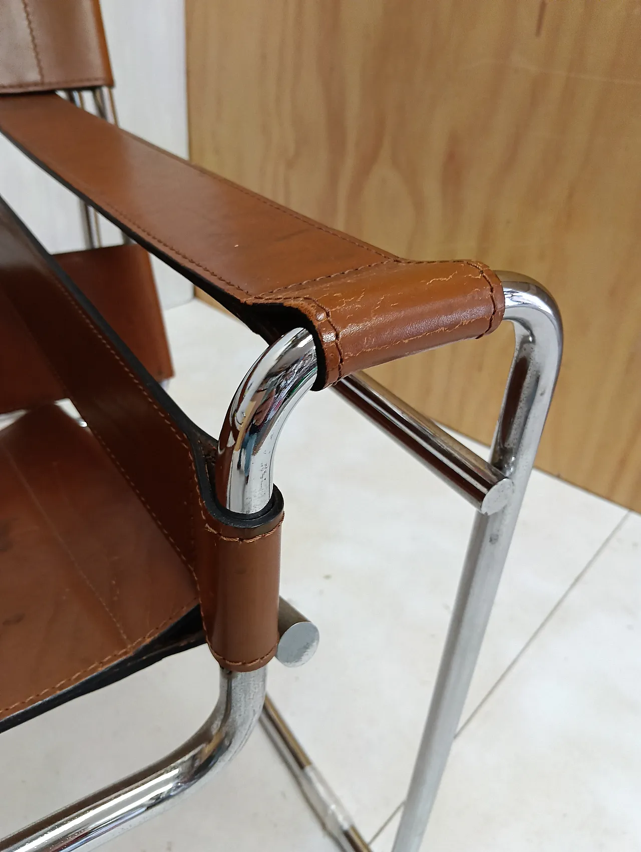Poltrona Wassily 134 e tavolino 409 Eileen Gray di Alivar, anni '90 43