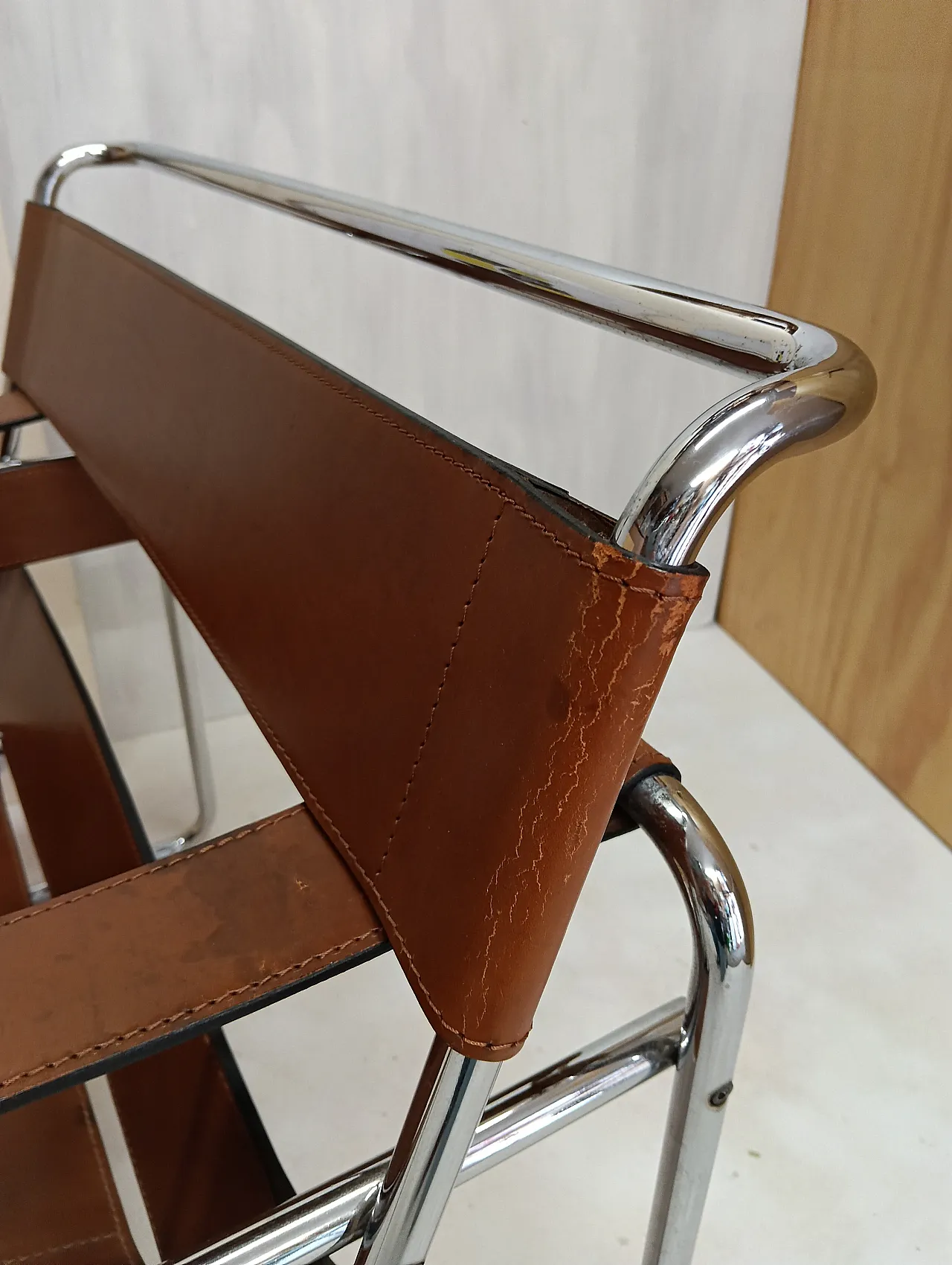 Poltrona Wassily 134 e tavolino 409 Eileen Gray di Alivar, anni '90 52